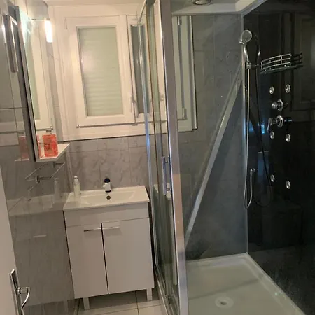 Bel Appart. Bien Entretenue Et Bien Situe. Appartement